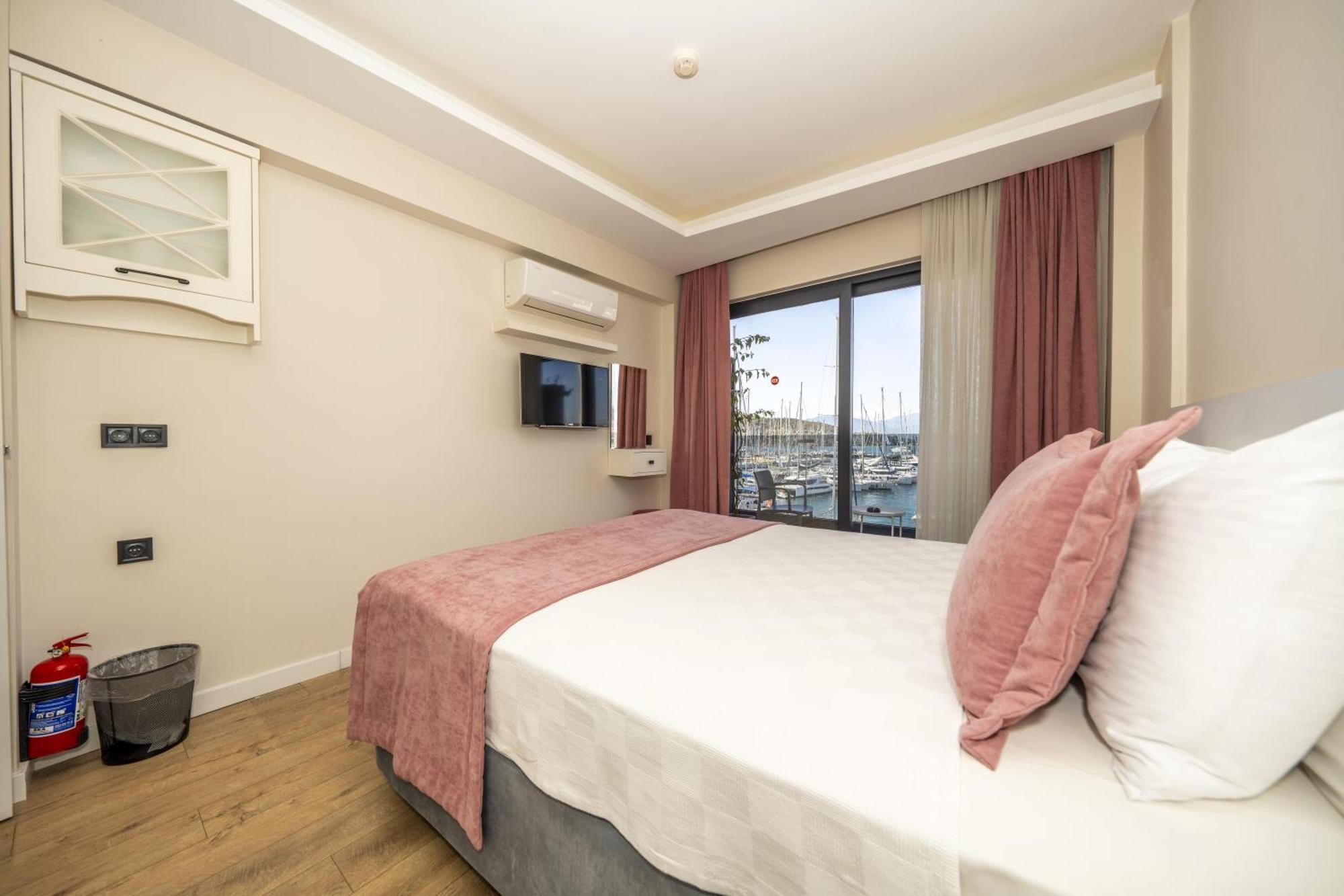 Ece Marina Suites เฟทิเย ภายนอก รูปภาพ